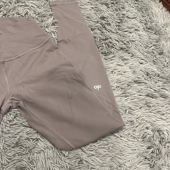 Alo Leggings - Picture 4 of 7